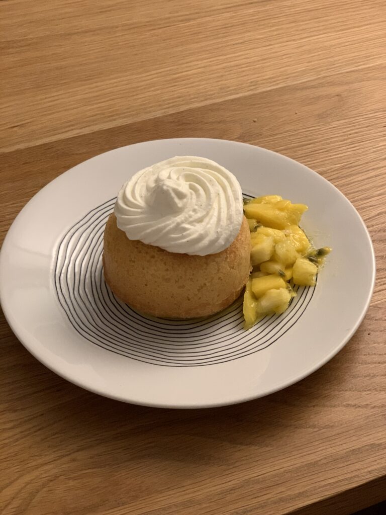 baba au rhum et fruits exotiques